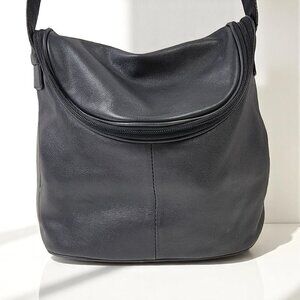Maxx New York Black Leather Shoulder Bag – Sleek, Soft & Stylish Utility